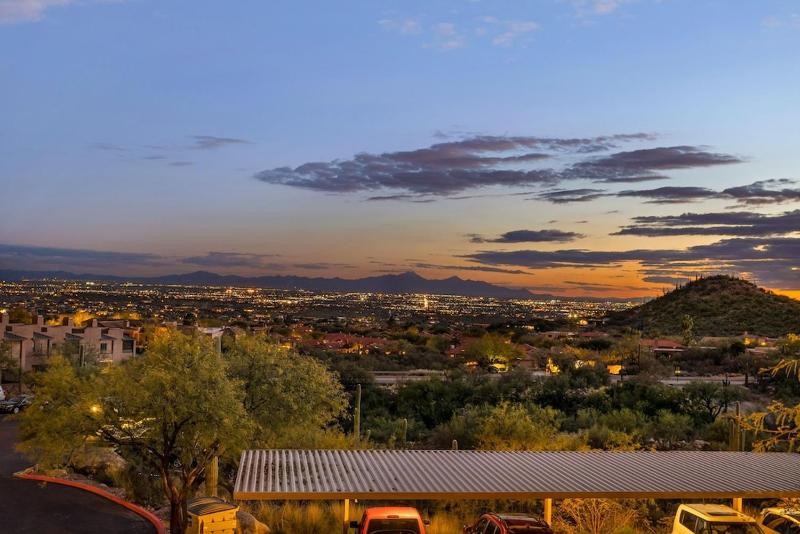 STUNNING Views of Ventana Canyon Mountains AND City Lights! - image 24