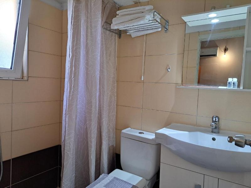 Bristol Apartments - image 25