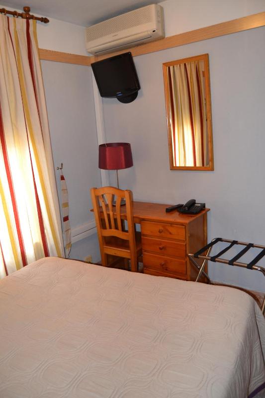 Single Room image 4
