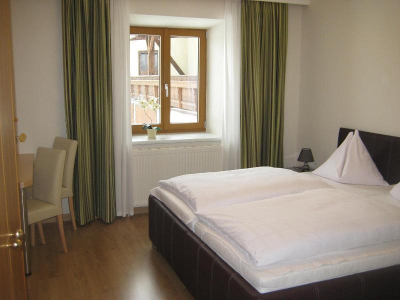 Double Room image 4