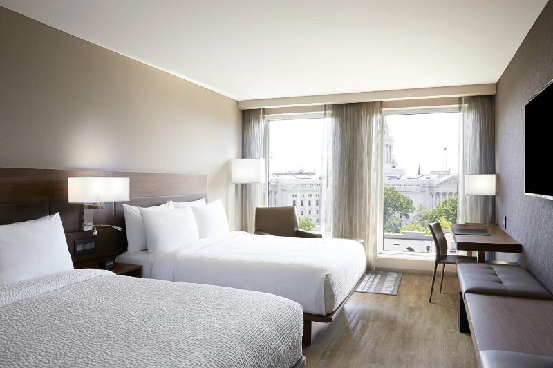 Queen Room with Two Queen Beds -Skyline View image 1