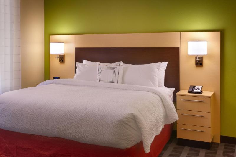 One-Bedroom King Suite image 4