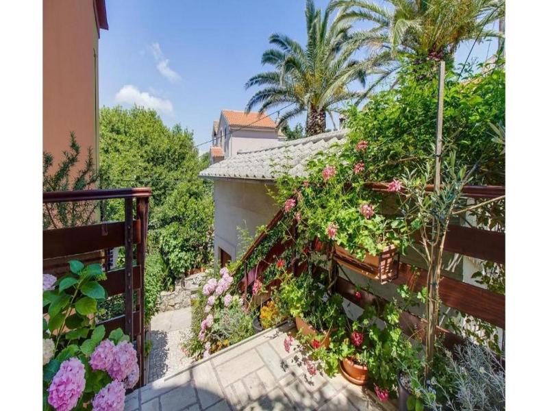 Apartment Blamax with Terrace and Sea View - image 16