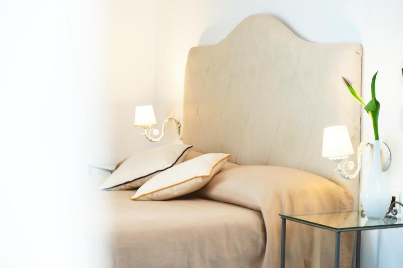 Superior Double Room image 4