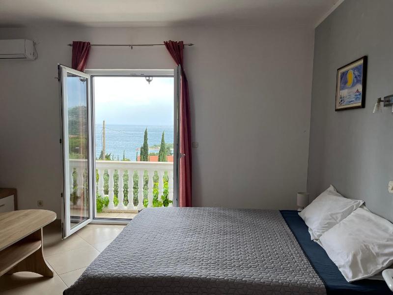 One-Bedroom Apartment with Balcony and Sea View image 1