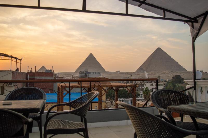 Pyramids Gate Hotel - image 1