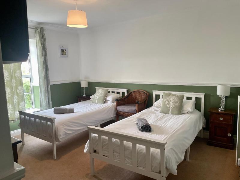 Twin Room image 2