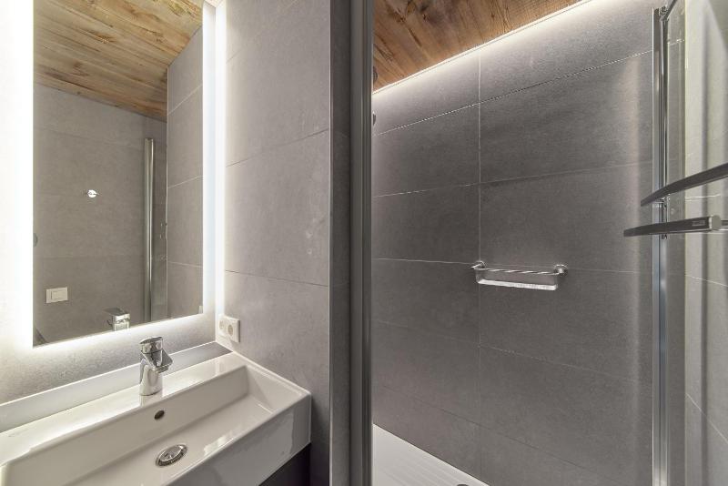 Large Design Two-Bedroom Apartment image 4