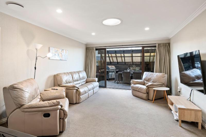 Taupo Escape - Rainbow Point Holiday Home - image 21