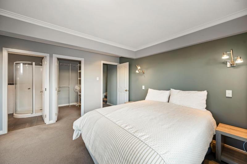 Taupo Escape - Rainbow Point Holiday Home - image 24