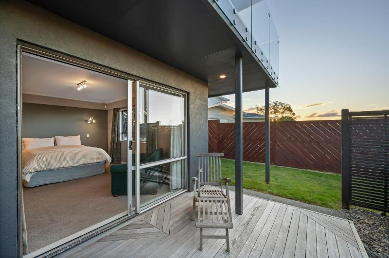 Taupo Escape - Rainbow Point Holiday Home - image 16