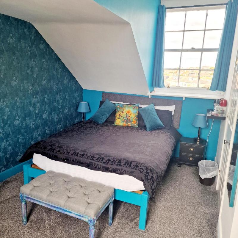 Large Double Room 2 image 3