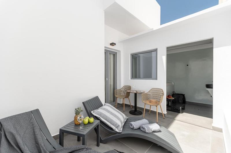 Deluxe Double Room with Outdoor Hot Tub image 4