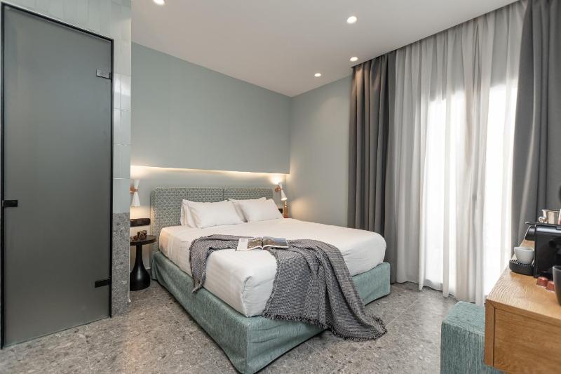 Deluxe Double Room with Outdoor Hot Tub image 1