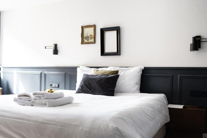 Standard Double Room image 3