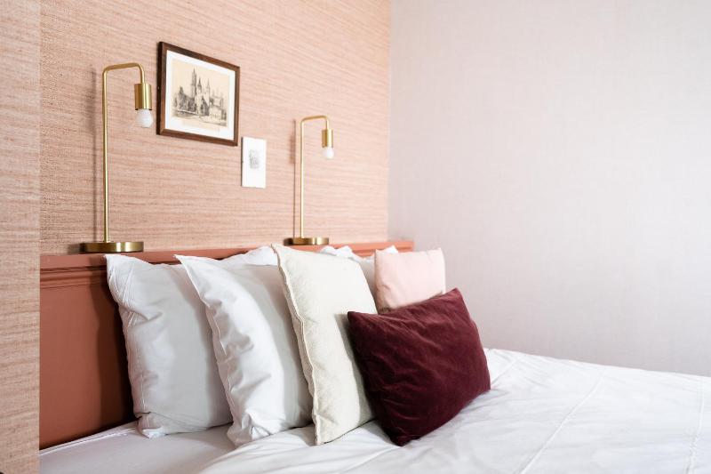Standard Double Room image 4