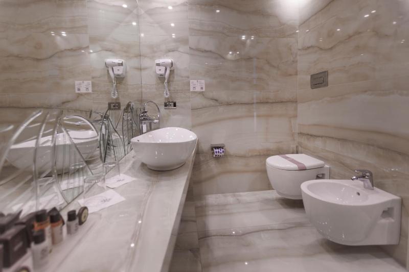 Prestige Double Room with Partial Lake View  image 3