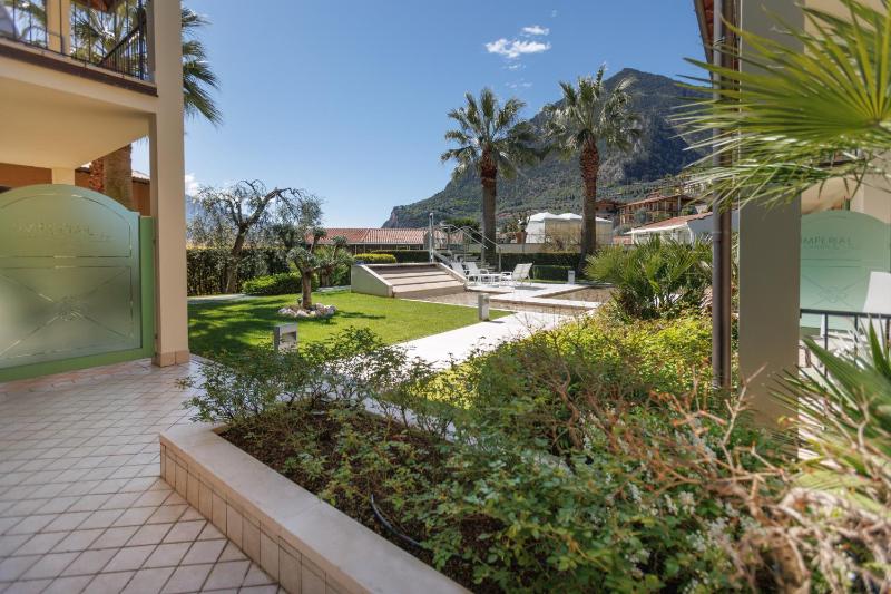 Executive Suite with Garden View - Suite House image 1