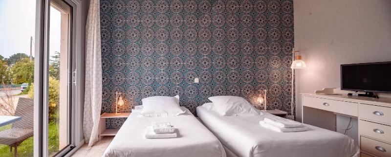 Twin Room with Terrace image 4