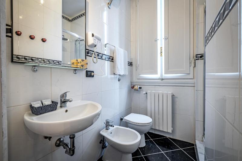Standard Triple Room image 3