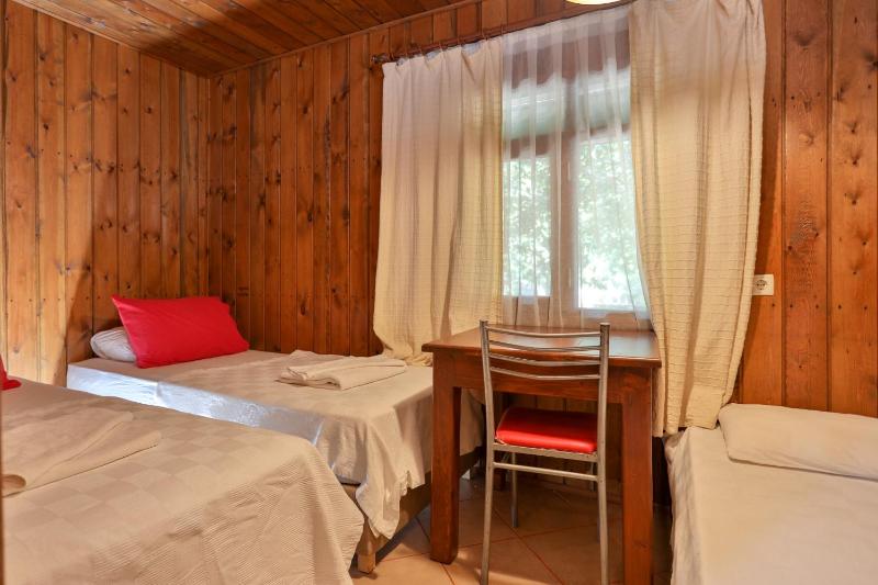 Family Room with Garden View image 4