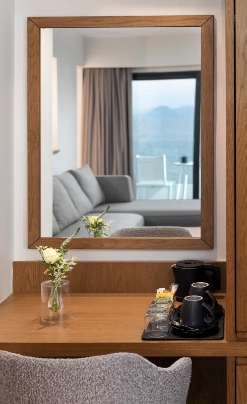 Suite with Sea View image 4