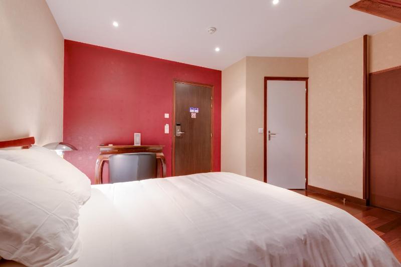 Double Room with Private Bathroom image 1