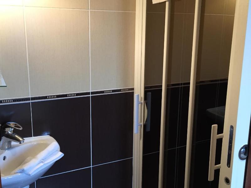Standard Single Room with Shower image 2