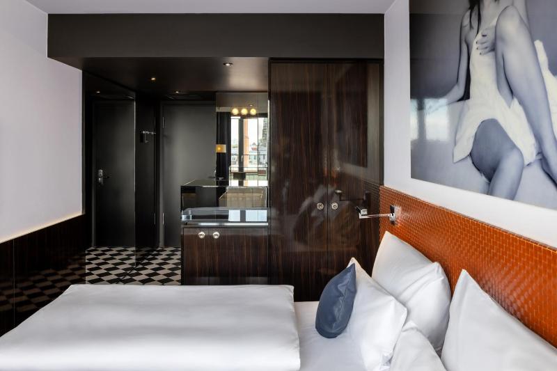 Double Room with Garden View image 3