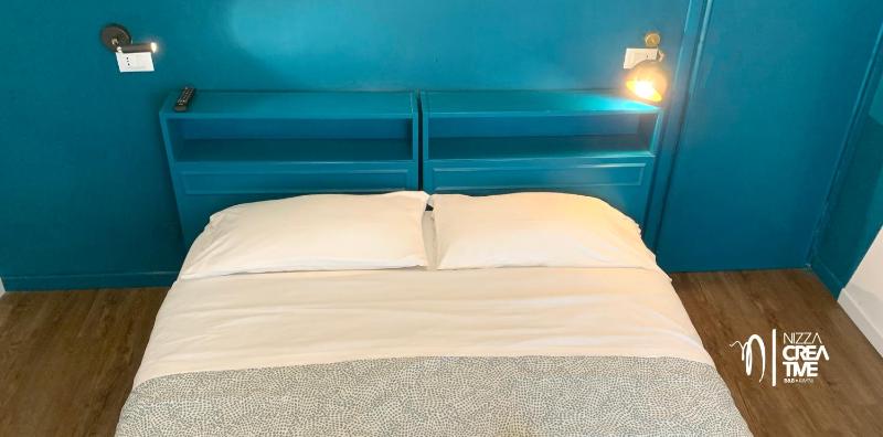 Double Room with Balcony image 4