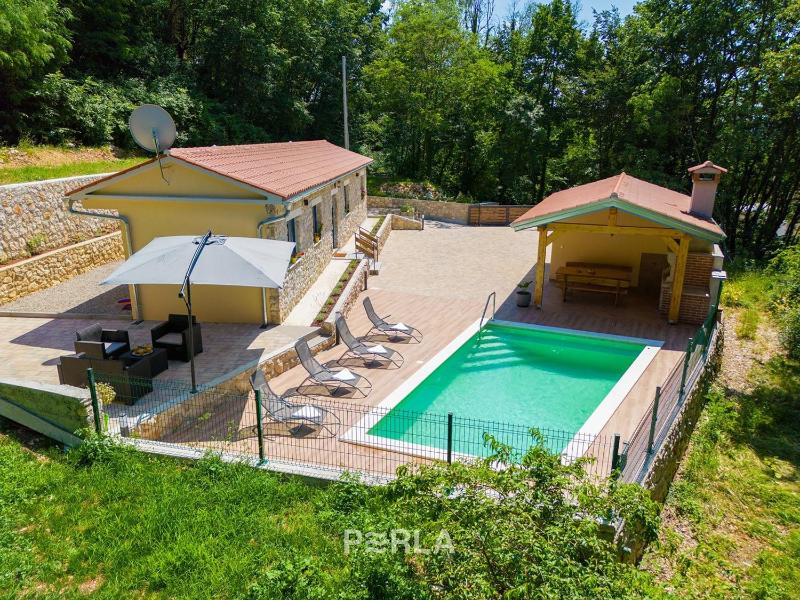 Cozy holiday house CAPREE with pool in a quiet location near the beach Rabac - image 25