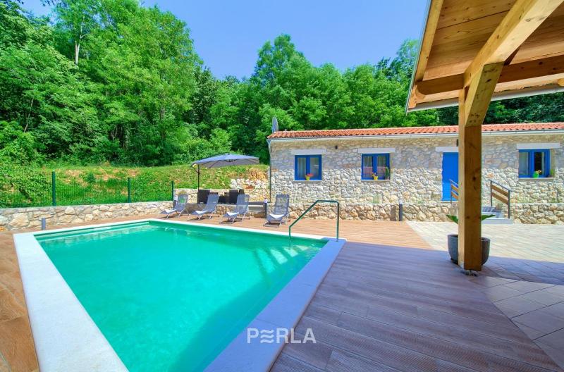 Cozy holiday house CAPREE with pool in a quiet location near the beach Rabac - image 4