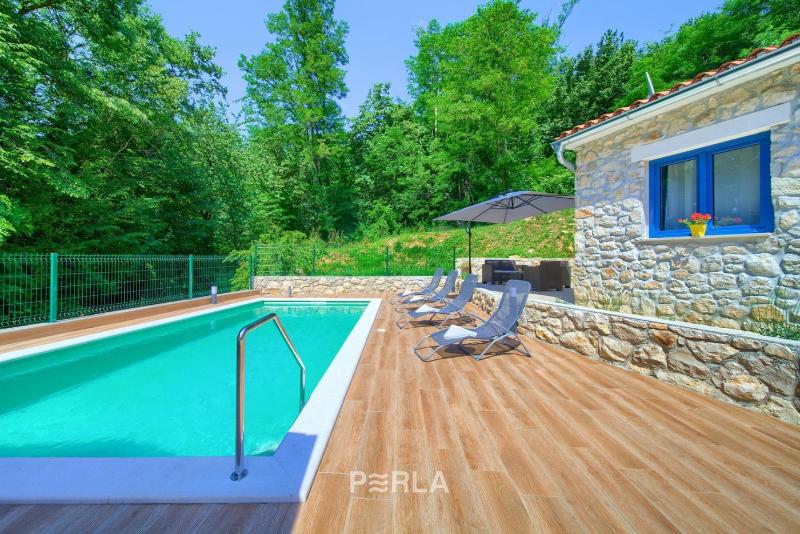 Cozy holiday house CAPREE with pool in a quiet location near the beach Rabac - image 18