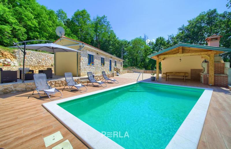 Cozy holiday house CAPREE with pool in a quiet location near the beach Rabac - image 6