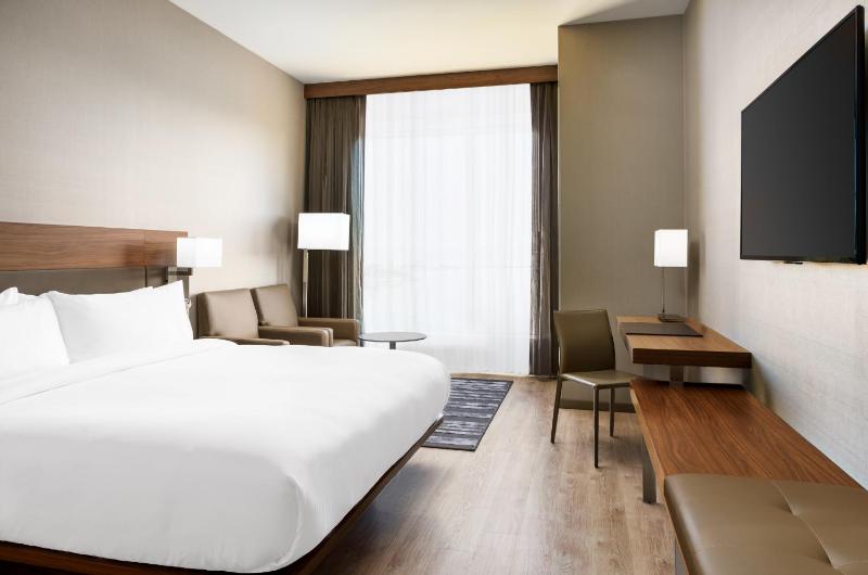 King Room image 3