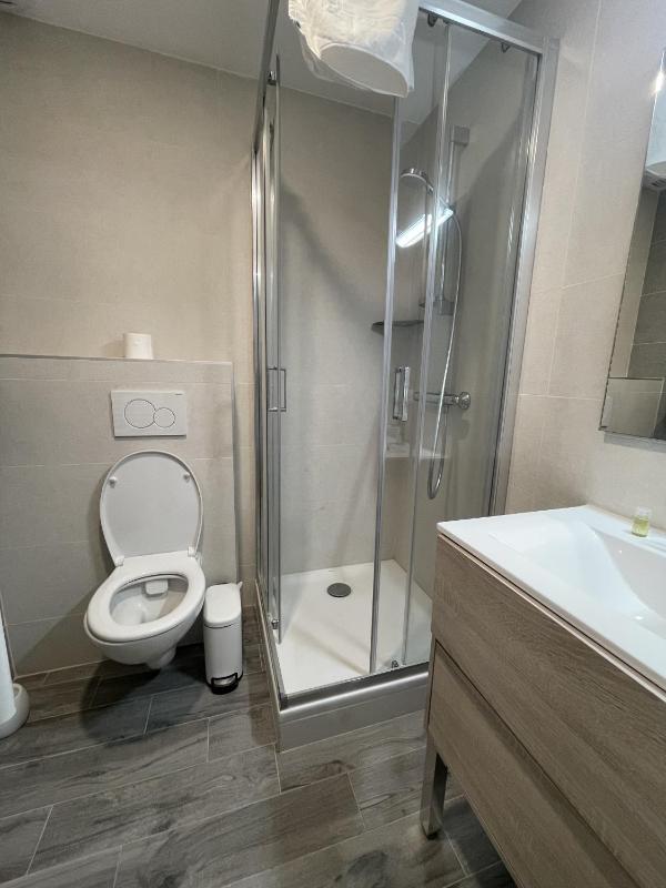 Small Double Room image 2