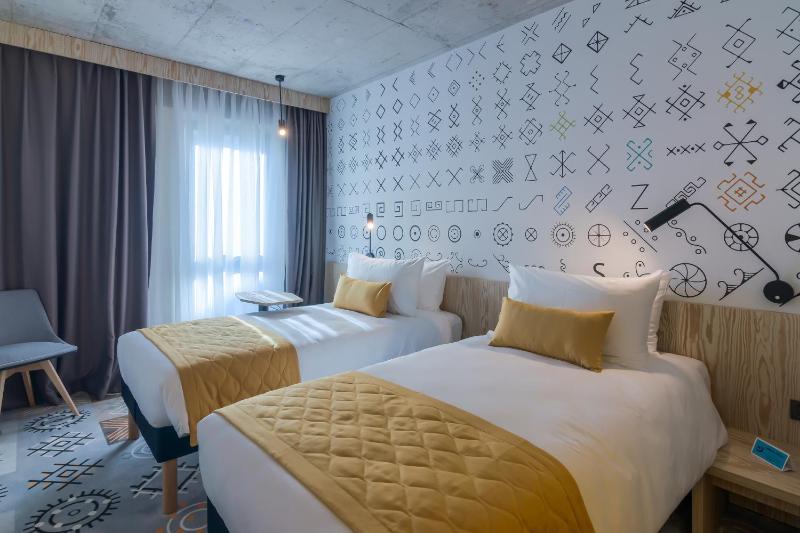 Superior Twin Room image 3