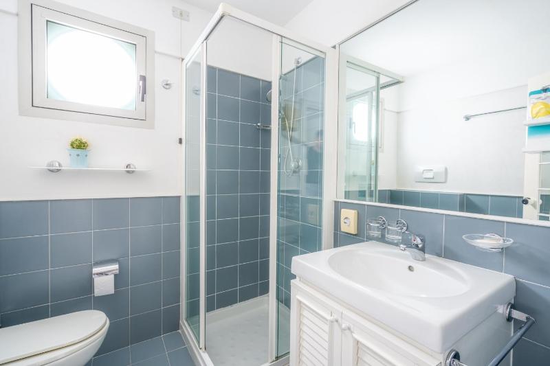 Single Room image 3