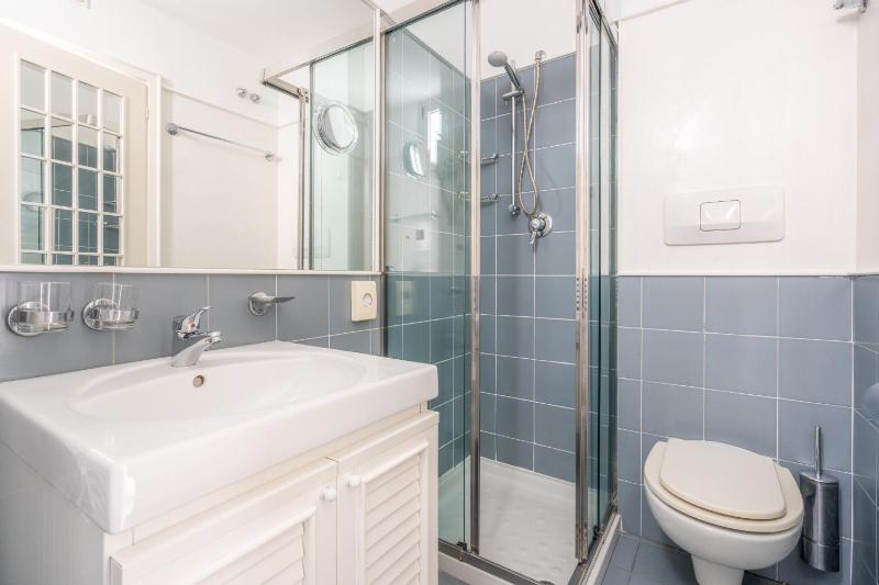 Single Room image 2