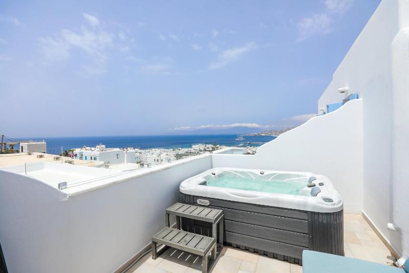 Junior Suite with Outdoor Jacuzzi image 1