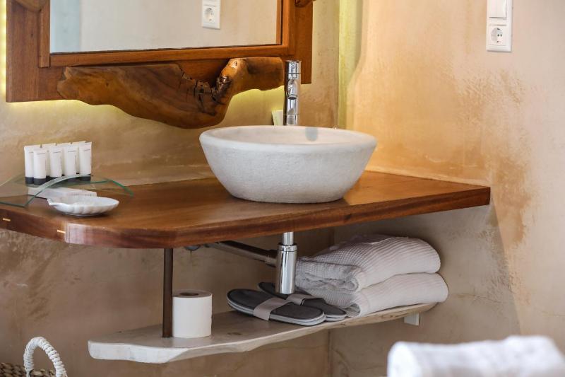 Junior Suite with Outdoor Jacuzzi image 3