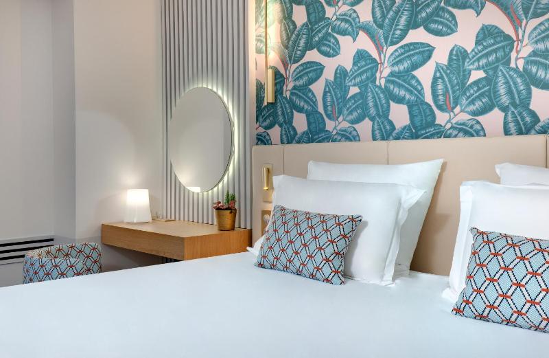 Deluxe King Room image 4