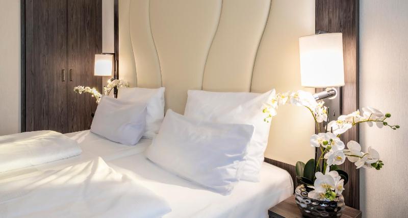 Standard Double Room image 3