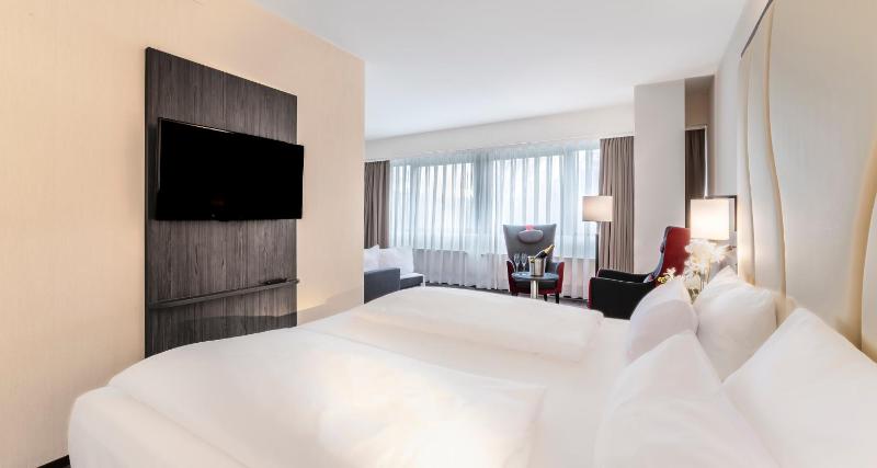 One-Bedroom Junior Suite with One Double and One Single Bed - Sofa Bed image 1