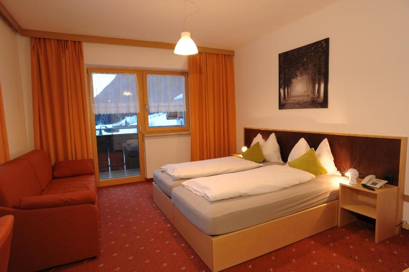 Double Room with Balcony image 4