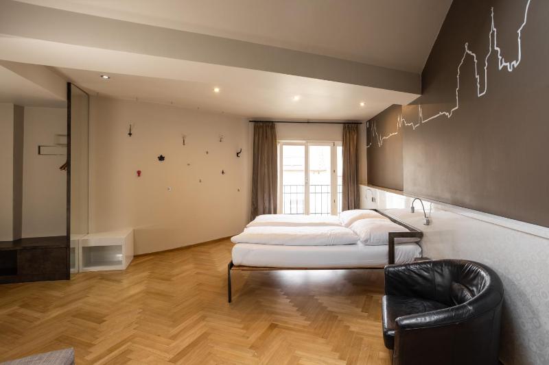 Apartment (5 Adults) image 3