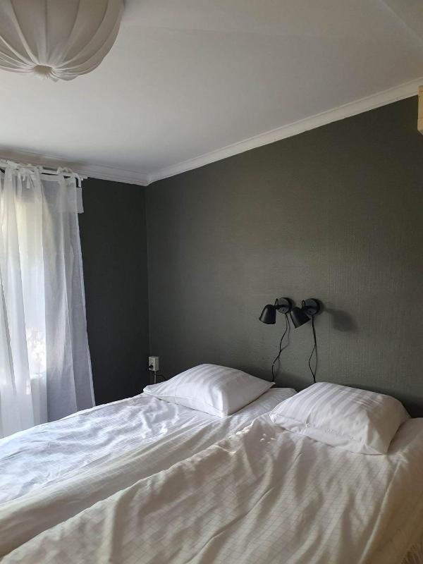 One-Bedroom Apartment image 1