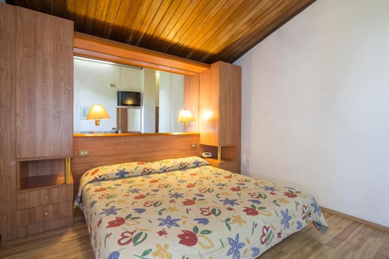 Double or Twin Room image 3