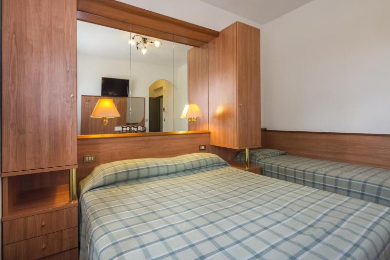 Double Room with Extra Bed image 1