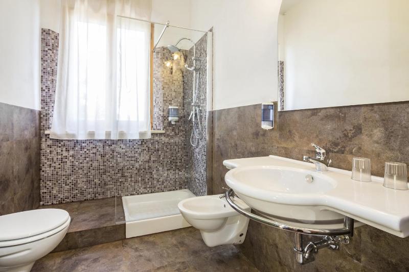 Double or Twin Room image 2